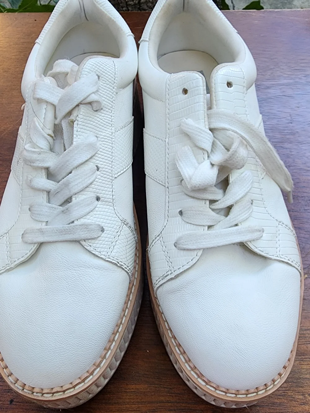 DV Dolce Vita Bubbles White Platform Sneakers Leather Lace Up Shoes Size 10
